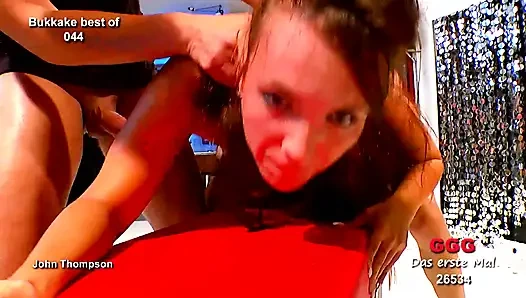 Ggg - bukkake party - die vollbusige brünette wird von mehreren typen mit sperma bedeckt