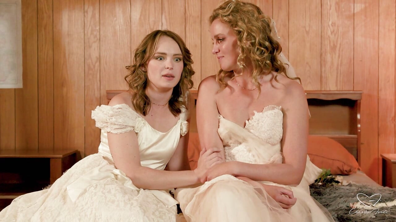 Interview: Marriage and Eloping Featuring Charlie Forde, Lilly Bell