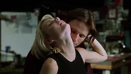 Gwyneth Paltrow – Perfect 03