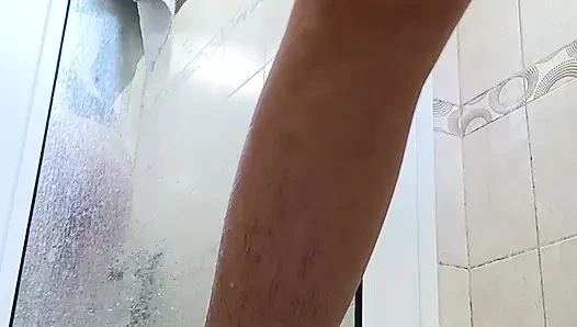Zweiter teil, meine muschi rasieren und im badezimmer duschen!