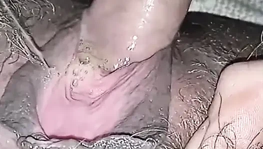 Lezzetli siyah amcığımı sikiyor.