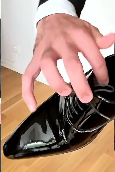 Poslovni čovjek u odijelu