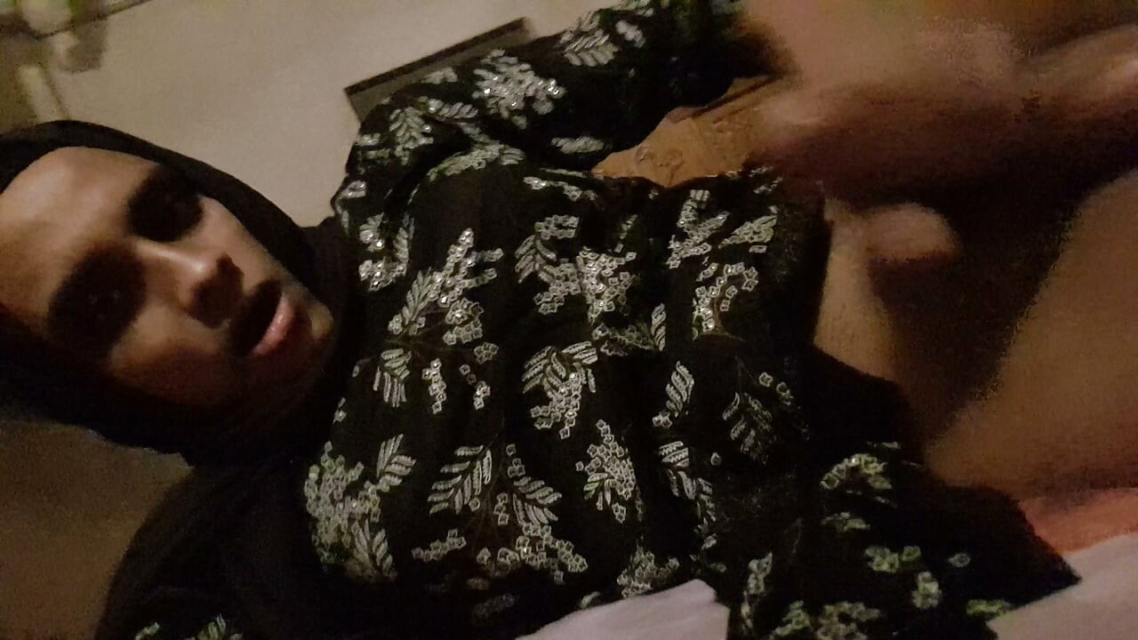Desi hijabi sissy crossdresser handjob and insert finger her ass hole