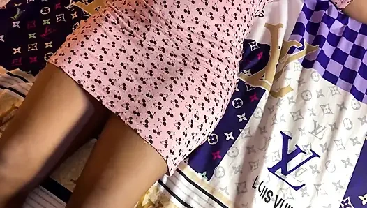 Мой новый друг посещает меня и не может противостоять моему хую