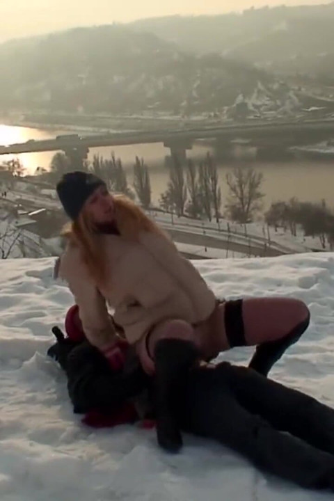 Hottie fucking and sucking in the snow