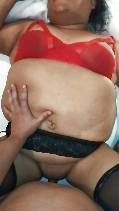 Mulher gorda fodida por seu namorado com máscara