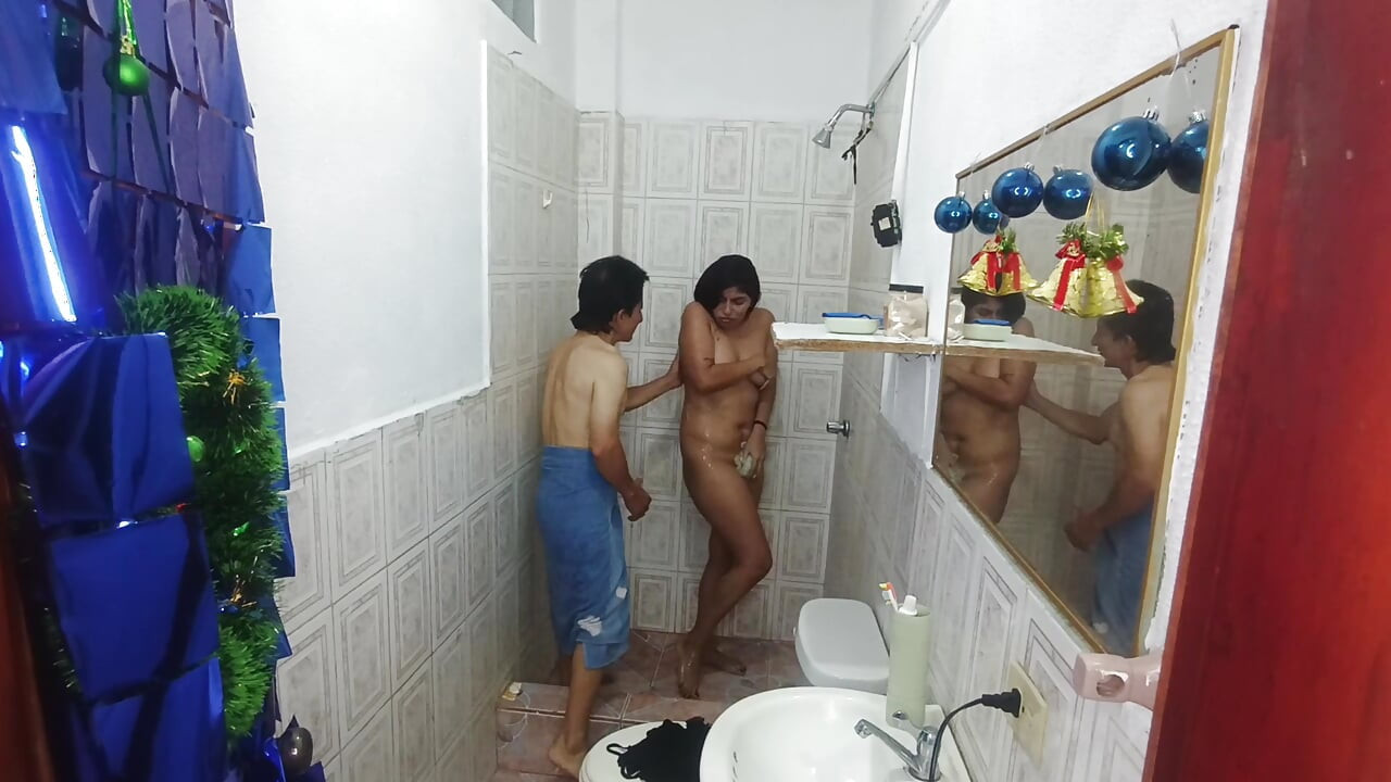 Geiler stiefvater fickt seine eigene stieftochter mit großen hintern im badezimmer