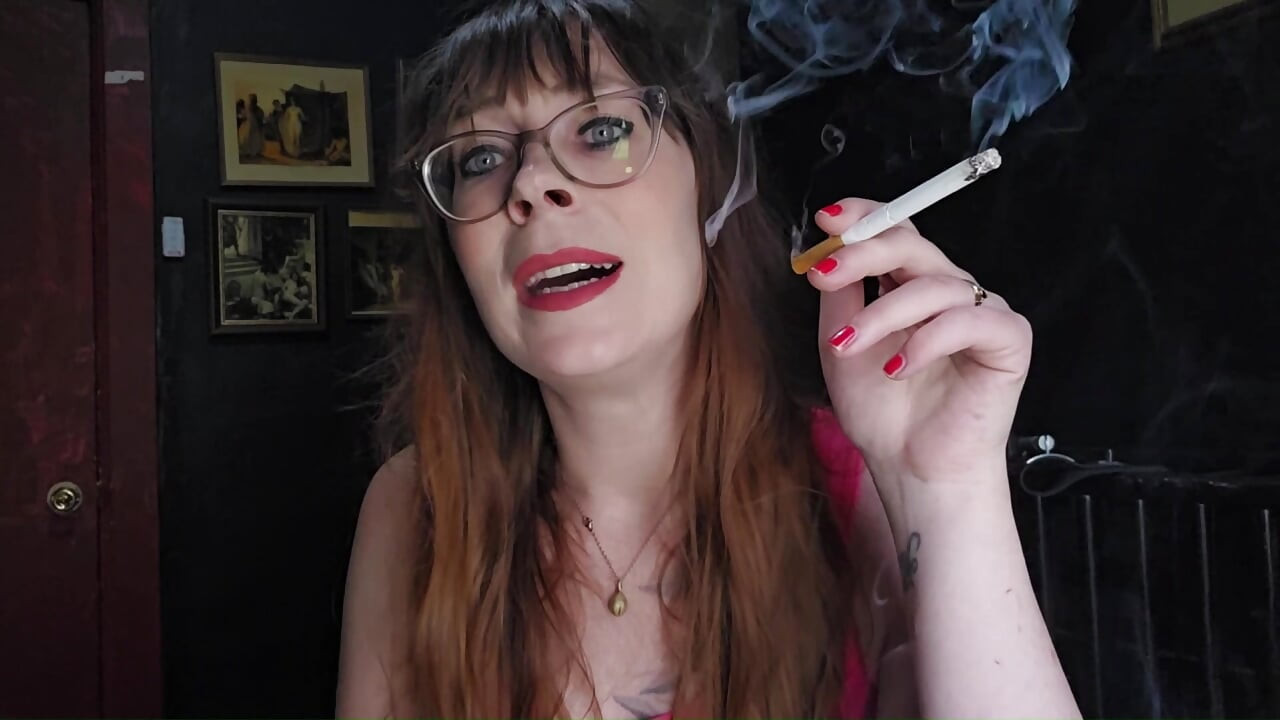 Gospođica Thrope smokes i dildo za pušenje usta