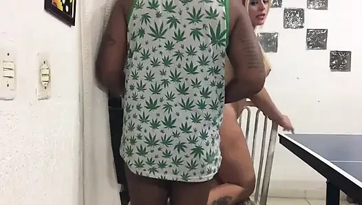 Tischtennis zu spielen ist nach dem Sieg ein Mist.