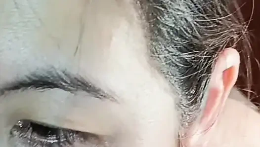 Моя новая мачеха пришла навестить меня ночью и делала минет, пока я не кончила ей в рот.