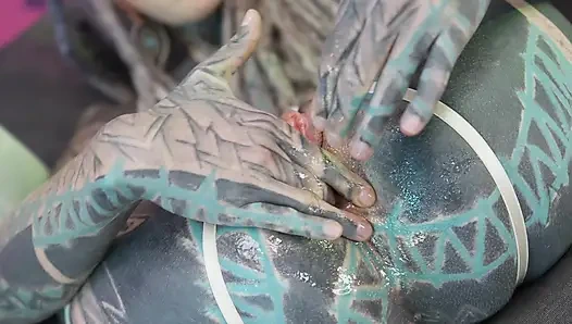 Çifte anal penetrasyon, fışkırtmalı orgazm ve ıslak gırtlağına kadar üçlü grup seks