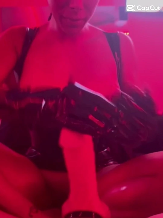 XXXclusives وخلف كواليس عرض البث المباشر الخاص بنا