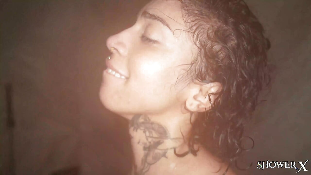 Tatted Babe Going Wild in the Shower