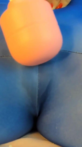 Morate podijeliti trenutak iz "Chun Li cosplay pušenje ahegao i ŠPRICANJE U TAJICAMA NAKON ŠTO JE SVRŠILA S HITACHI VIBRATOROM"