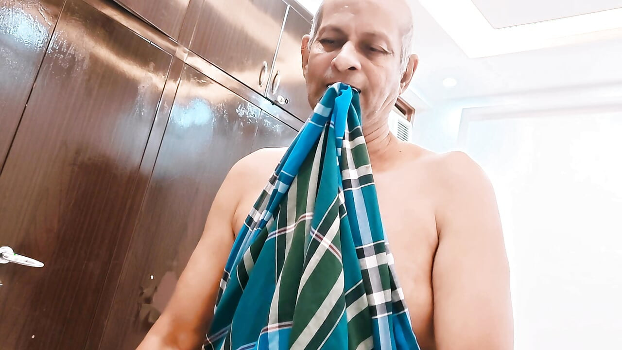 Indian Threesom Desi Video Boss has hardcore sex with servants wife in Hotel Fuck har Pussy Hindi Audio