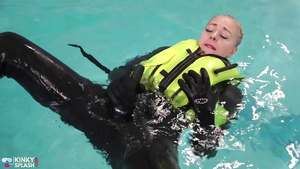 Neoprene Lust: Inflatable Snorkel Vest Pleasure in the Pool
