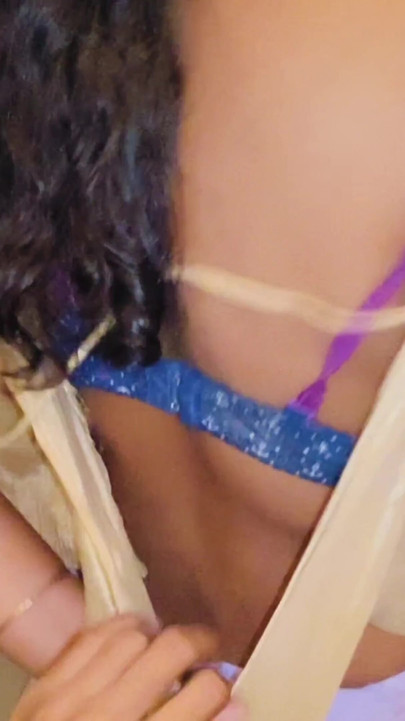 Hindi desi nagy fekete fasz baszik testvére dögös feleségével, hindi gyönyörű indiai bhabhi devar szex | Klip 1