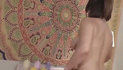 Riina Okamoto Si Pria Dengan Toket Besar Yang Aduhai Lagi Melayani Pria-pria Di Salon Estetika