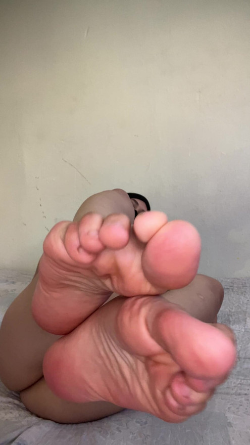 Arab Hijabi Muslim Girl Shows Off Her Cute Bare Feet and Soft Soles