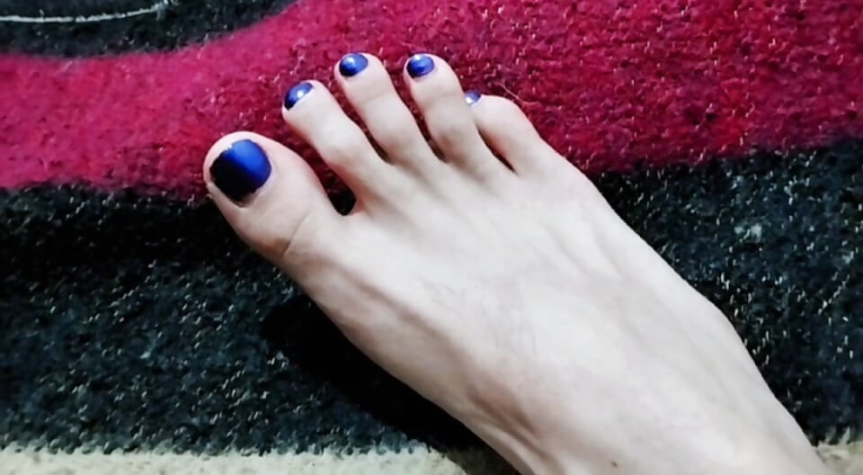 A delicious footjob with my dildo