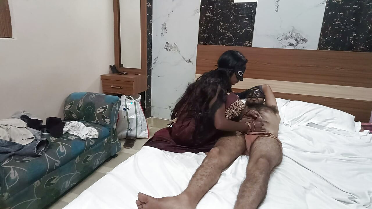 Sote hue devar ko bhabhi Ne land nahin lakar jaga Diya aur khoob chudai ki Hindi clear audio