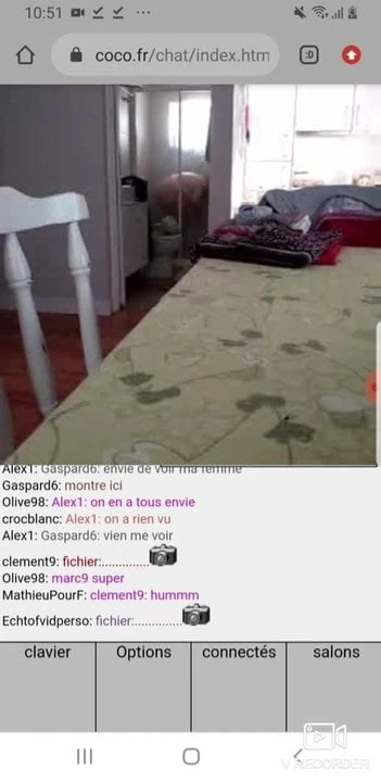 Coco.fr : Un mec filme sa grosse a la douche