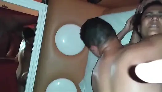 Der Cuckold Meines Mannes Hat Zwei Freunde Gnadenlos Ficken Lassen