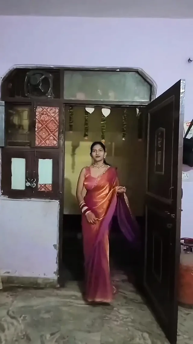 18 Years Old Neighbor's Girl Was Alone At Home Boy Went And Started Having Sex With Hindi Audio