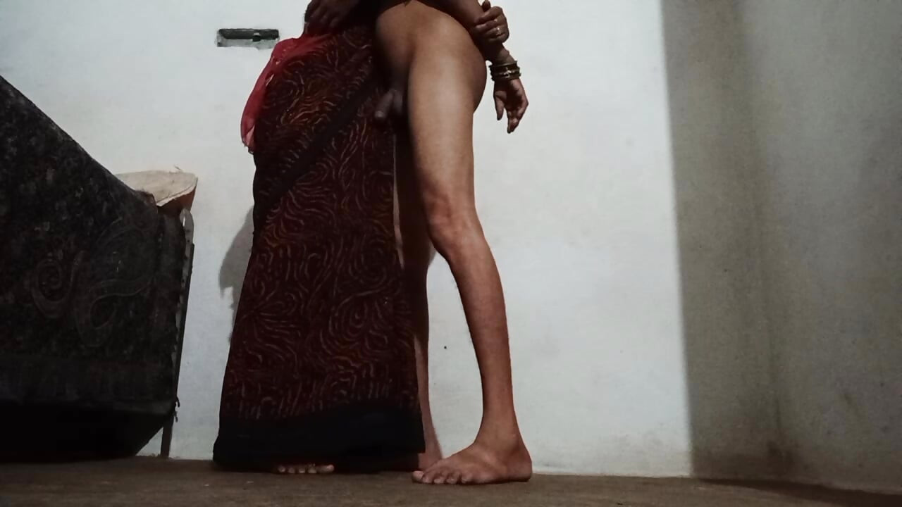 Gyönyörű Sonam Bhabhi szopása és álló szexe titkos barátnővel