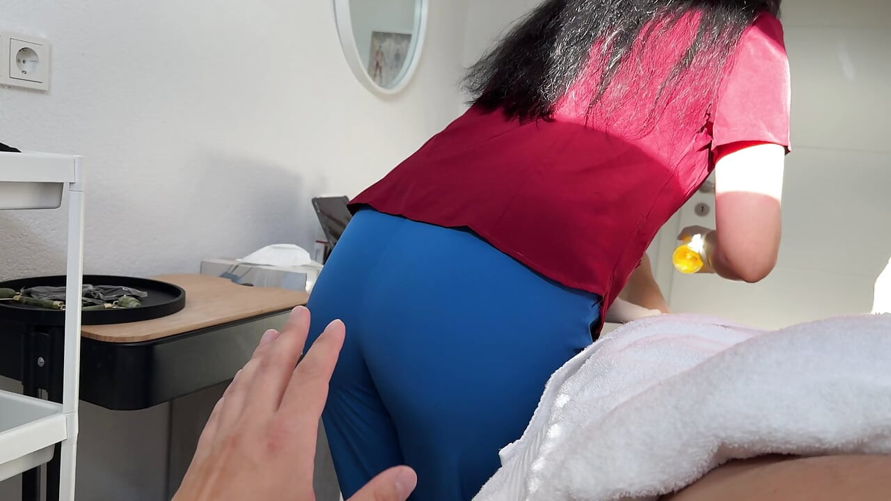 Cliente se corre dos veces durante una sesión de masaje sexy