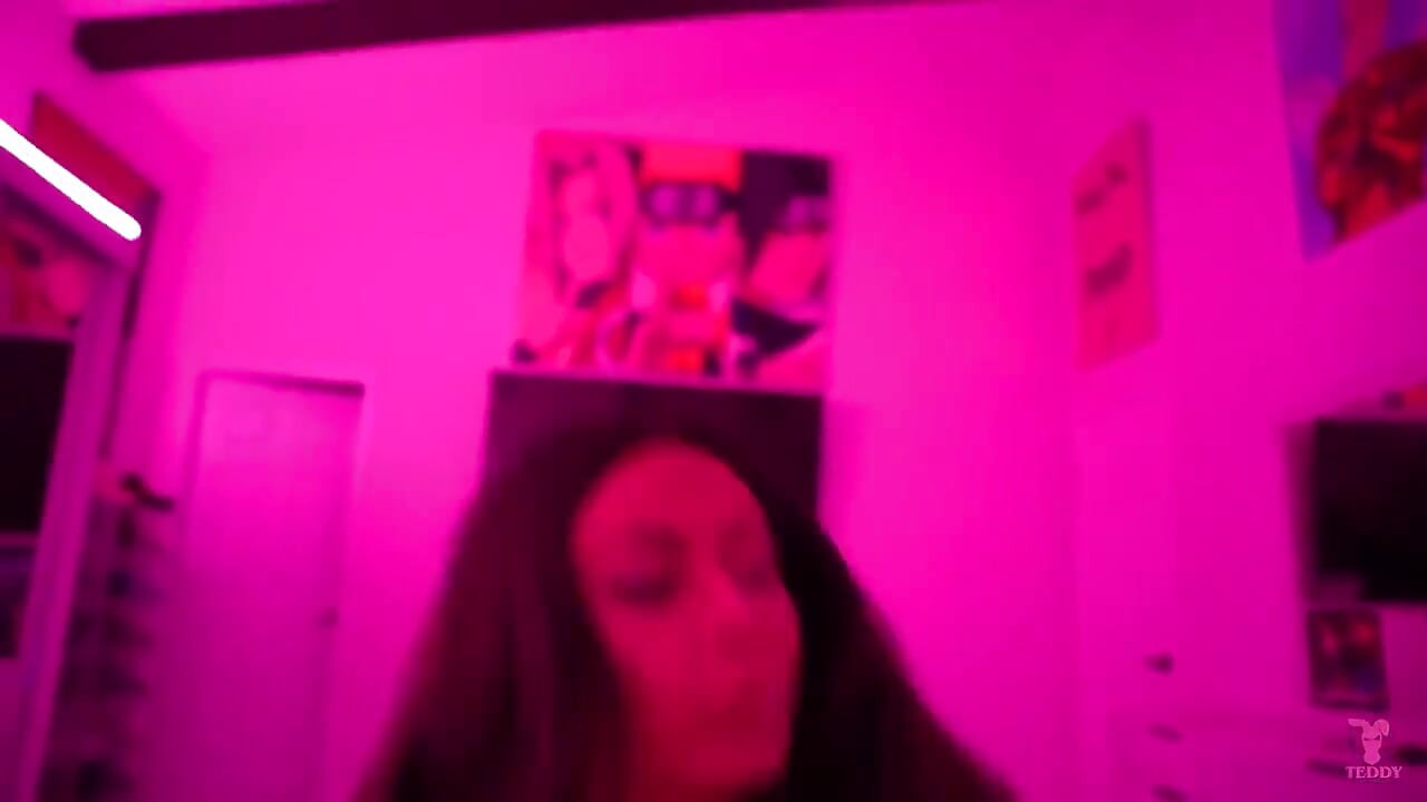 Stripper latina Kiki Klout es recogida en la estación de servicio de Broward por el millonario Teddy Tarantino