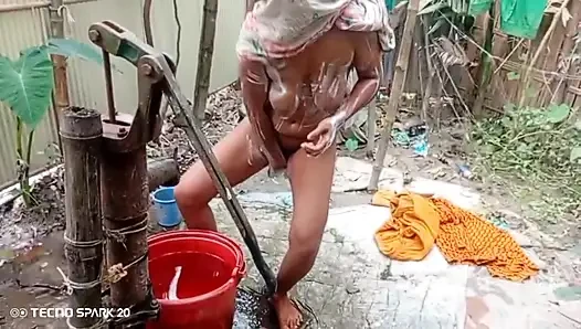 sepong di rumah: waktunya mandi bareng sama pacarku yang cantik