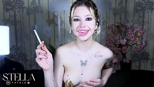Sigara içen üvey kız kardeş Dream 100'lerin sigara yakın çekim fantezisi