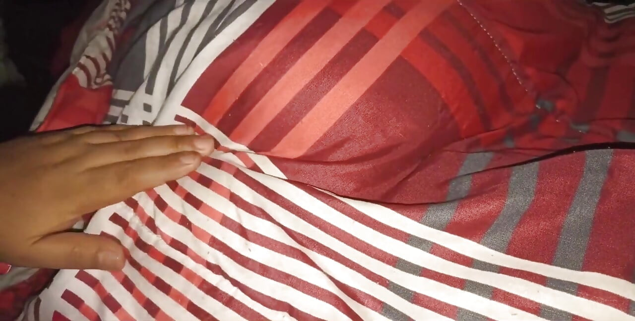 Min store røv kone, når hun ser sæbeoperaer på sin mobiltelefon