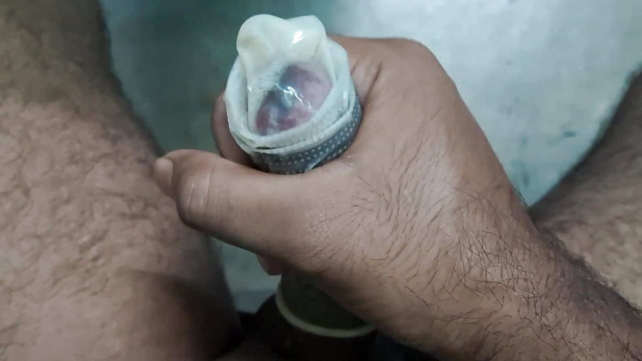 Cum in condom_ masturbate