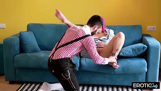 Октоберфест киску крошки поглотили и трахнули пальцами до промокания