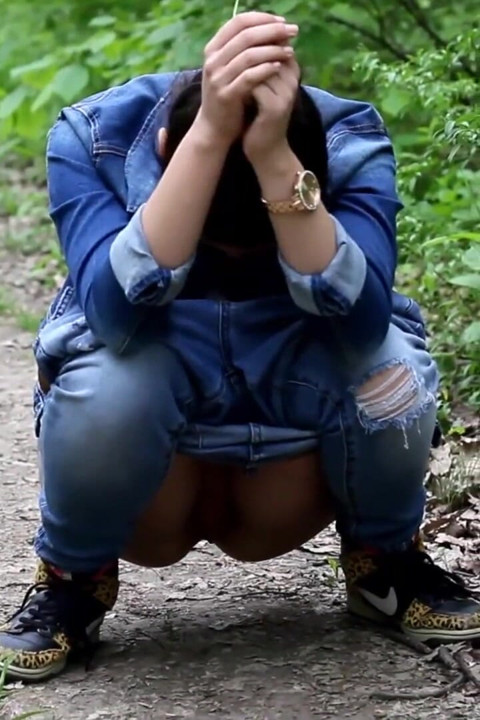 All natural - Ingrid is peeing and wiping herself with a leaf, several peeing attempts