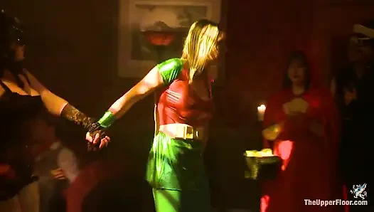 Pesta Halloween di gudang senjata!