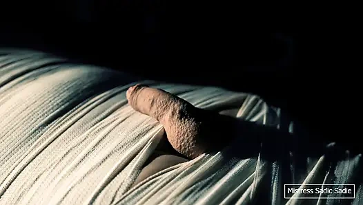 Medizinisches Spiel mit Mumifizierung, Nadeln, KVT und Elektrospiel.