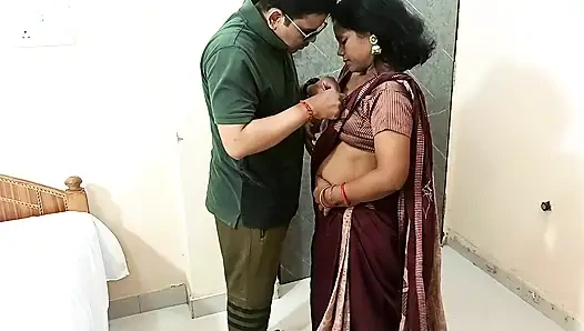 Indischer super sexy süßer bhabhi hardcore-sex mit mobiler firmenlieferung, executive - volle masti in sari-bluse