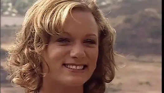 Unschuldige aussehende blondine bevorzugt behaarte brust