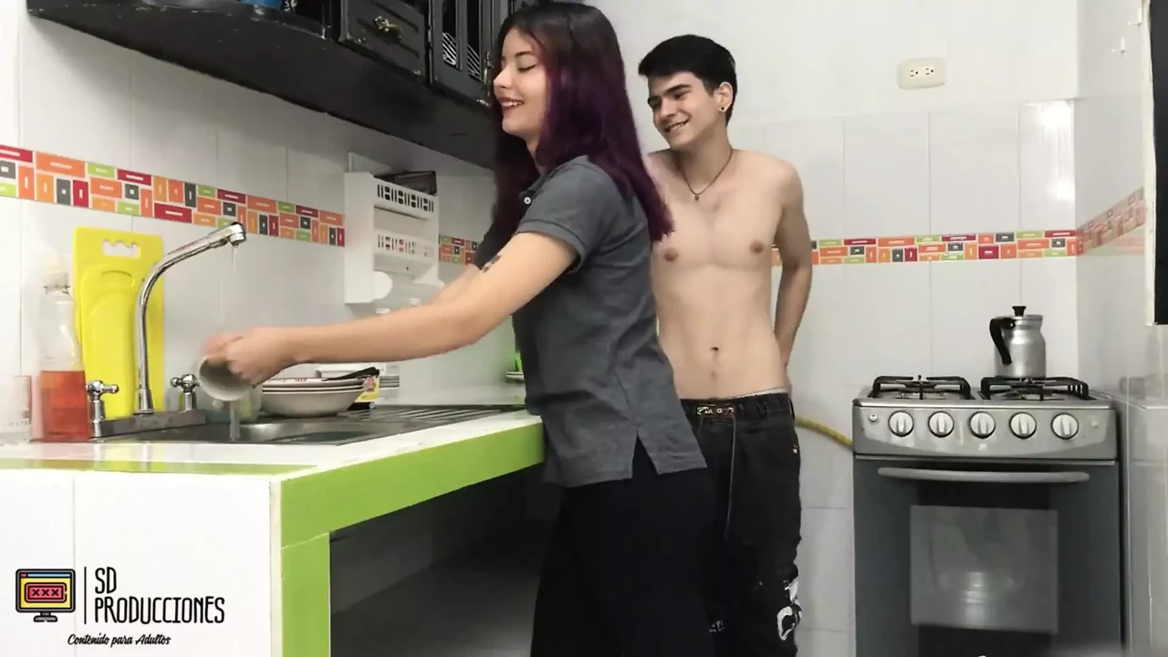 I Fuck My Stepsister While She Washes the Dishes Cum-double – Porn in Spanish
