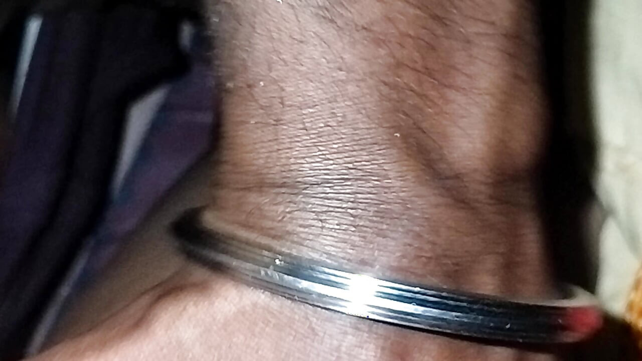 Tôi đang đụ một chị dâu gầy gò trong một căn phòng mới lần đầu tiên với một con cu 15 inch.