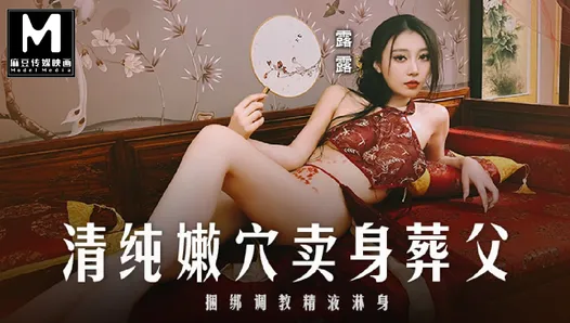 ModelMedia Asia - 中国服装女孩把她的身体卖给埋葬父亲