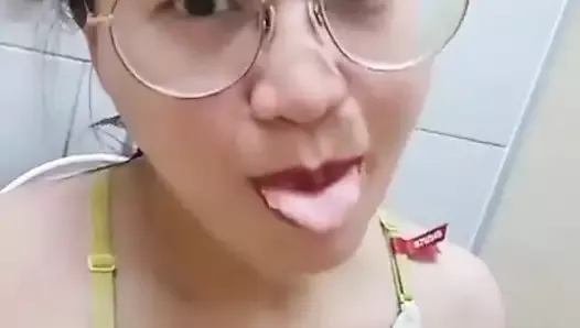 Real Amateur Asian Girl Show Pussy