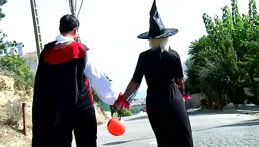 The witch Gina can not only ride the broom