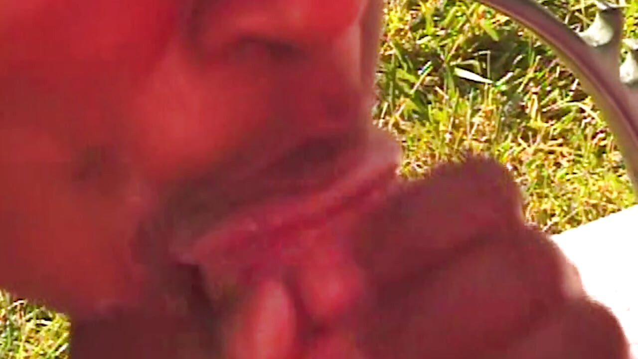 College Geständnisse: Wilder Outdoor-Blowjob