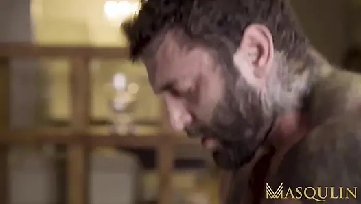 Masqulin - dövmeli Markus Cage koca sikli zenci eşcinsel tarafından prezervatifsiz sikiliyor
