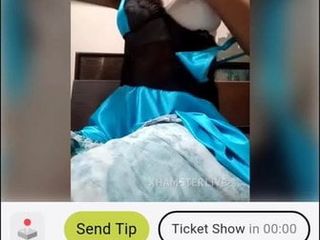 Sua garota da webcam falak mostrando peitos