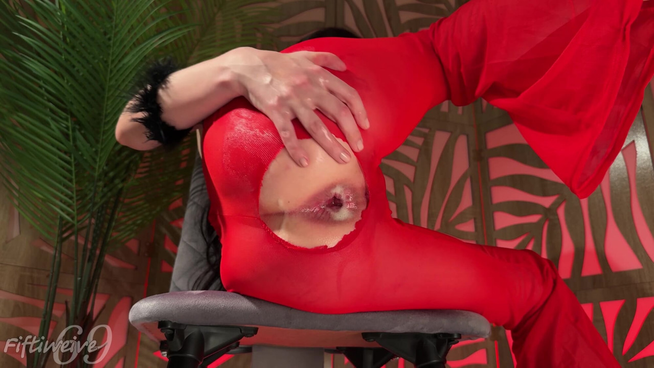 Fucking myself to a hard anal orgasm